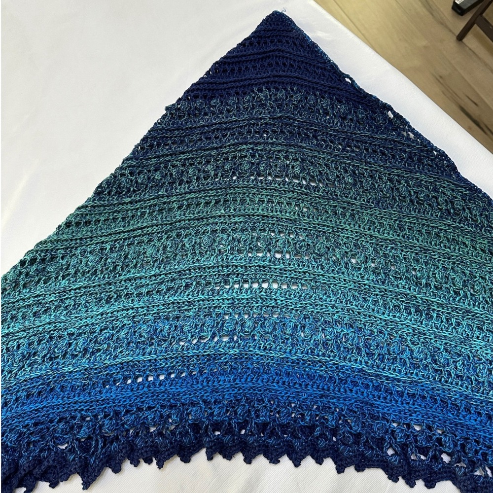 VTG Handmade Crochet Triangle Shawl Wrap Womens 84 x 36 Blue Teal Ombre Gradient - Picture 7 of 10